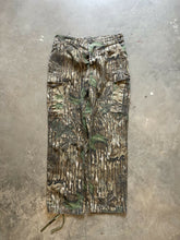 Load image into Gallery viewer, Vintage Rattlers Brand Realtree Camo Adjustable Waist Pants (M)