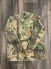 Load image into Gallery viewer, Vintage Cabela’s Realtree Camo Chamois Shirt (L)