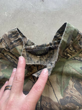 Load image into Gallery viewer, Vintage Realtree Camo Lightweight Pullover (M)