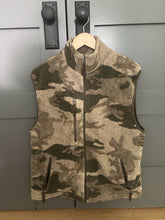 Load image into Gallery viewer, Cabelas Berber Fleece Windproof Camo Vest Large