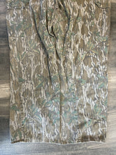 Load image into Gallery viewer, Vintage Mossy Oak Greenleaf Camo Pants (2XL)