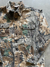 Load image into Gallery viewer, 90’s Realtree Advantage Camo Chamois Shirt (L/XL)