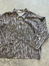 Load image into Gallery viewer, Vintage Realtree Camo 3-Pocket Shirt (XL)