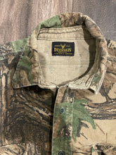 Load image into Gallery viewer, Vintage Deerskin Realtree Camo Chamois Shirt (L)
