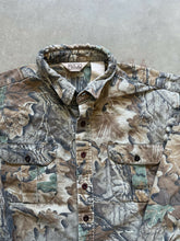 Load image into Gallery viewer, Vintage Walls Realtree Advantage Camo Button-Up Shirt (XL)