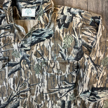 Load image into Gallery viewer, 1990’s Mossy Oak Treestand Camo Chamois Shirt (M)