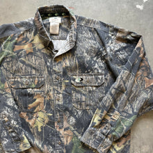 Load image into Gallery viewer, 2000’s Mossy Oak Breakup Camo Chamois Shirt (XL)