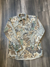 Load image into Gallery viewer, 1990’s Realtree Advantage Camo Button Up Shirt (M)