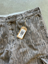 Load image into Gallery viewer, Vintage Original Mossy Oak Bottomland Camo Pants (L/XL)