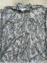 Load image into Gallery viewer, Vintage MossyOak Treestand Camo ButtonUp (XXL/XXXL)