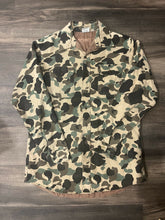 Load image into Gallery viewer, 1990’s Duck Camo Insulated Chamois Button Up Shirt (L)