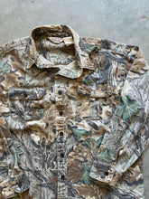 Load image into Gallery viewer, Vintage Walls Realtree Advantage Camo Button Up Shirt (XL)