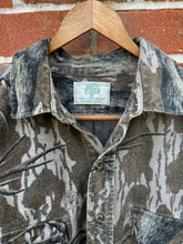 Load image into Gallery viewer, Vintage mossy oak tree stand Camo button up