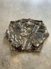 Load image into Gallery viewer, Vintage Liberty Realtree Hardwoods Camo Jacket (XL)
