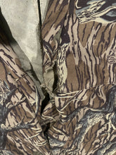 Load image into Gallery viewer, 90&#39;s Gander Mountain Mossy Oak Lightweight Treestand Pants (48x32) 🇺🇸