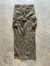Load image into Gallery viewer, Vintage Mossy Oak Greenleaf Camo Pants (M)