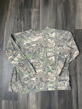 Load image into Gallery viewer, 1990’s Realtree Camo Long Sleeve Shirt (XL)