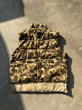 Load image into Gallery viewer, Vintage Gamehide Duck Camo Vest (XL)