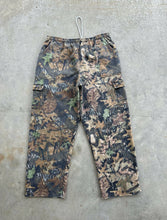 Load image into Gallery viewer, Vintage Jerzees Forest Floor Camo Cargo Sweatpants (3XL)