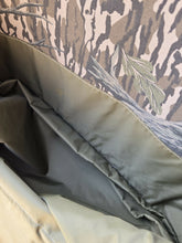 Load image into Gallery viewer, RARE Carhartt MossyOak Turkey Vest