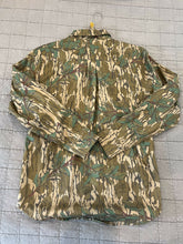 Load image into Gallery viewer, Mossy Oak Companions Greenleaf Button Up - M