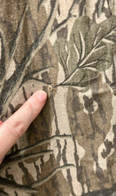 Load image into Gallery viewer, Vintage Mossy Oak Treestand Lightweight Field Shirt XL