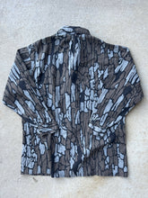Load image into Gallery viewer, Vintage Trebark Camo Lightweight Button-Up Shirt (M)