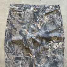 Load image into Gallery viewer, Vintage Denim Mossy Oak Breakup Camo Pants (L)