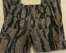 Load image into Gallery viewer, Vintage NEET Tiger Camo Hunting Cargo Pants 32X32