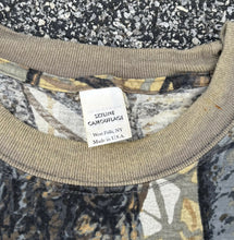 Load image into Gallery viewer, Vintage Skyline Camo Long Sleeve Large