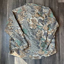 Load image into Gallery viewer, 1990’s Realtree Advantage Camo Chamois Shirt (2XL)