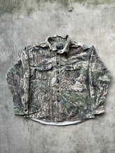 Load image into Gallery viewer, Vintage Rattlers Brand Realtree Camo Chamois (XL)