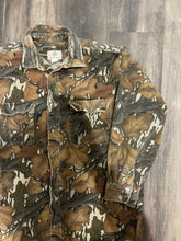 Load image into Gallery viewer, Vintage Mossy Oak Fall Foliage Camo Chamois Shirt (XL)