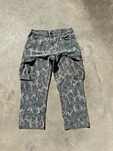 Load image into Gallery viewer, Vintage Mossy Oak Green Leaf Denim Cargo Pants (34x27.5)