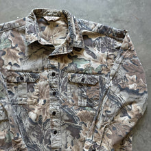 Load image into Gallery viewer, Vintage Walls Realtree Advantage Camo Button Up Shirt (2XL)