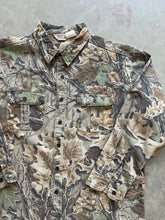 Load image into Gallery viewer, Vintage Walls Realtree Camo Button-Up Shirt (2XL)
