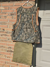 Load image into Gallery viewer, RARE Carhartt MossyOak Turkey Vest