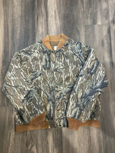 Load image into Gallery viewer, 1990’s Mossy Oak Treestand Camo Denim Insulated Jacket (L)