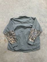 Load image into Gallery viewer, Vintage MossyOak Shadow Grass Camo Yellow Lab Embroidered Button-Up Shirt (XXL)