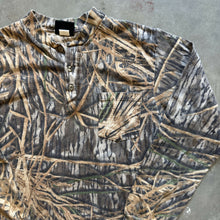 Load image into Gallery viewer, Vintage Mossy Oak Shadow Grass Camo Henley Shirt (S)