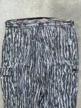 Load image into Gallery viewer, Vintage Liberty Realtree Camo Adjustable Waist Pants (XL)