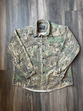 Load image into Gallery viewer, Vintage Rattlers Brand Realtree Camo Chamois Shirt (XL)