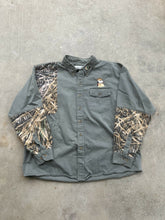 Load image into Gallery viewer, Vintage MossyOak Shadow Grass Camo Yellow Lab Embroidered Button-Up Shirt (XXL)