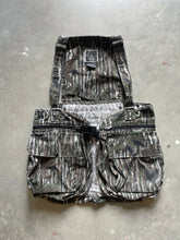 Load image into Gallery viewer, Vintage 10x Realtree Turkey Camo Strap Vest (L)