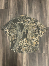 Load image into Gallery viewer, Vintage Mossy Oak Breakup Camo Short Sleeve Button-Up Shirt (L)
