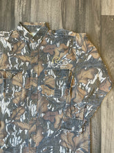 Load image into Gallery viewer, 1990’s Mossy Oak Fall Foliage CamoDucks Unlimited Strap Shirt (L)