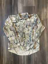 Load image into Gallery viewer, Vintage Realtree Advantage Wetlands Camo Button Up Shirt (M)