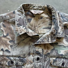 Load image into Gallery viewer, Vintage Walls Realtree Advantage Camo Button Up Shirt (2XL)