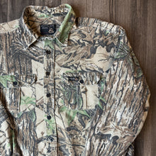 Load image into Gallery viewer, 1990’s Rattlers Brand Realtree Camo Chamois Shirt (L)