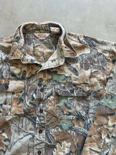 Load image into Gallery viewer, Vintage Realtree Advantage Camo Button Up Shirt (XL)